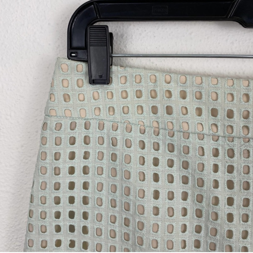 Ann Taylor eyelet lace pencil skirt - Picture 4 of 5